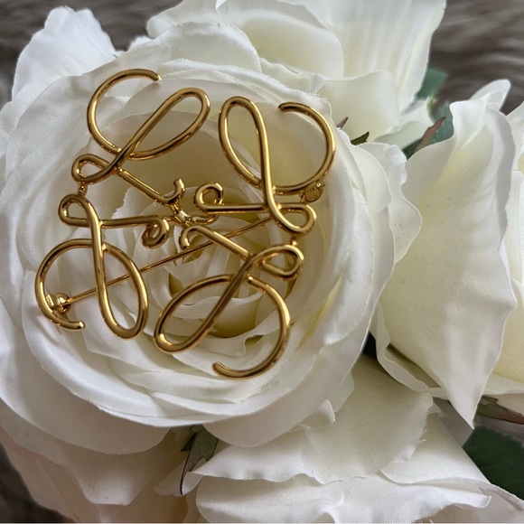 Loewe Jewelry - LOEWE Anagram brooch